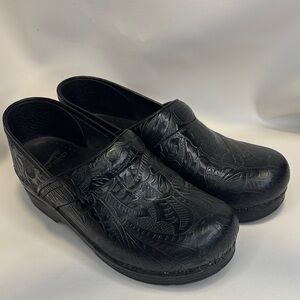 Dansko Black Tooled Leather Loafers Slip-Ons Comfortable Durable 38